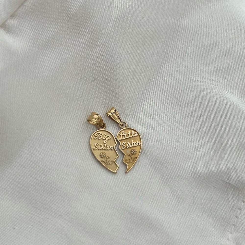 *VINTAGE* Never worn 14k Gold Michael Anthony Sister Pendant Set - Picture 2 of 5